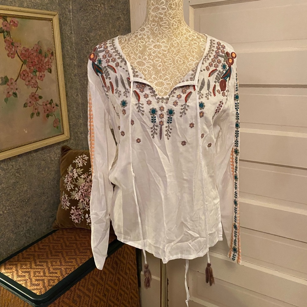 NWT Raj Embroidered White Boho peasant Top sz small cotton viscose lightweight